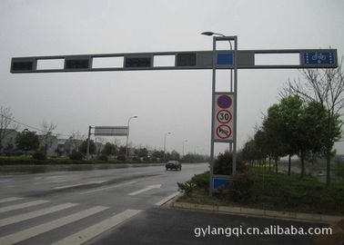 中国 カスタム化の信号ポーランド人Gr65 4m/6mに電流を通された道街灯柱信号を送って下さい サプライヤー