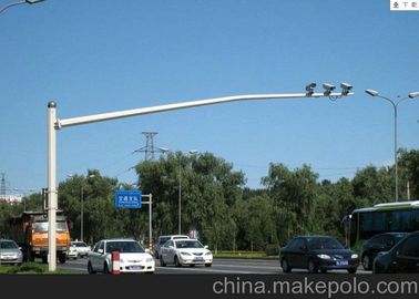中国 10mは耐久/単一の腕、600*600*20mmのベースプレートを搭載する交通鋼鉄街灯柱に電流を通しました サプライヤー