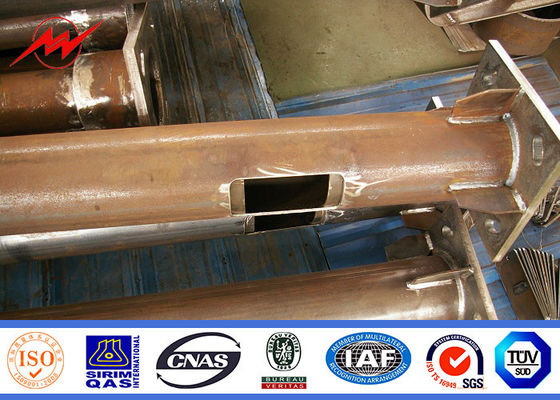 35m の持ち上がるシステムとの多角形の高いマストの棒のスポーツ・センターの照明