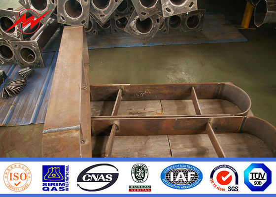 35m の持ち上がるシステムとの多角形の高いマストの棒のスポーツ・センターの照明