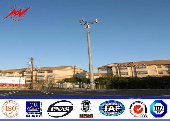 アンカー・ボルトとの専門家によって電流を通されるポーランド人モノラル タワーの円錐形