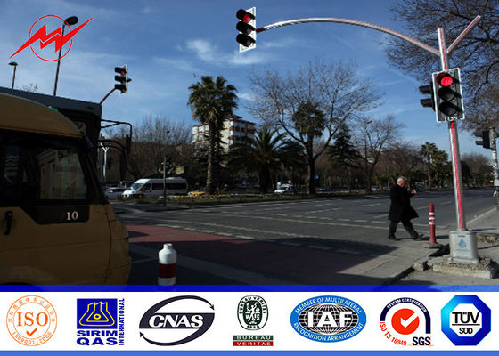 6m の単一ブラケットによって電流を通される交通街灯のポーランド人 3mm の厚さ