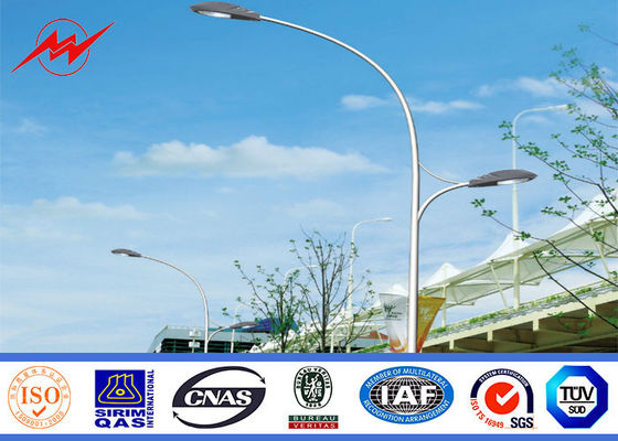 2Mの十字の腕を搭載する屋外の多味方された太陽街灯のポーランド人の街灯ポーランド人