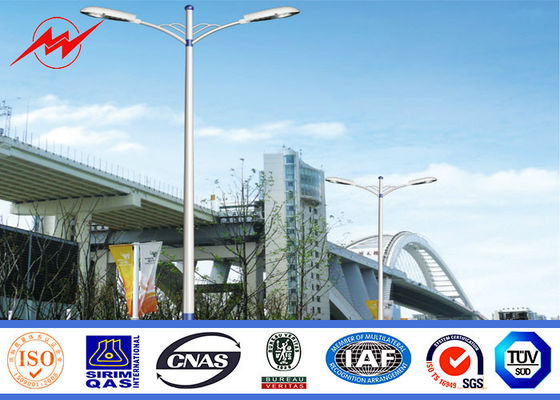 駐車場のための耐震性の 1.5M の二重十字の腕の太陽エネルギー街灯柱