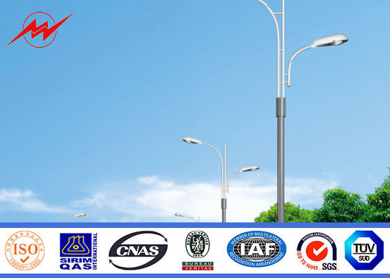 駐車場のための耐震性の 1.5M の二重十字の腕の太陽エネルギー街灯柱