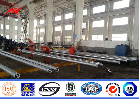 八角形の太陽二重フランジが付いている腕によって電流を通される街灯ポーランド人