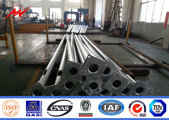 八角形の太陽二重フランジが付いている腕によって電流を通される街灯ポーランド人