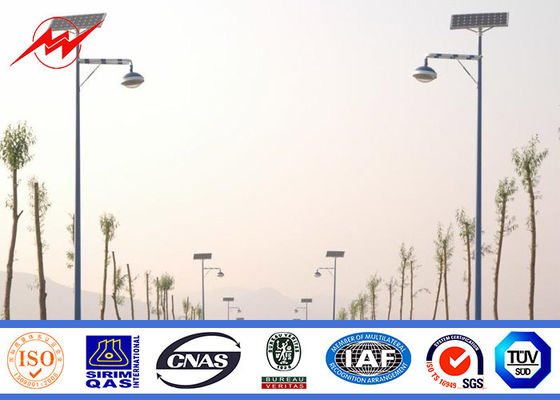 8m の高さの街灯のポーランド人 1m の二重腕の駐車場の街灯柱 3mm の厚さ