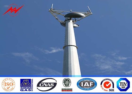 アンカー・ボルトとの専門家によって電流を通されるポーランド人モノラル タワーの円錐形