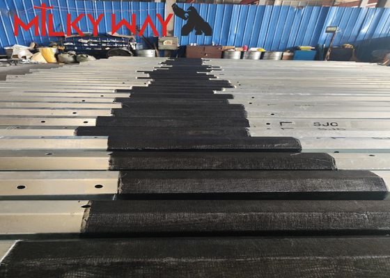 11m 3.8mm 7.2mm 80-100ミクロン 耐久性のあるガルバनाइズされた鉄柱のための平均熱浸しガルバनाइゼーション