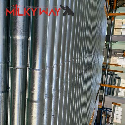 高強度 S500MC 電気網用の熱熱ガルバン化表面とステンレス鋼の固定ボルト付きの鋼筋電源ポール