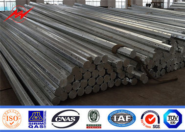 先を細くされた八角形Cctv鋼鉄電信柱は金属の管状力に電流を通した