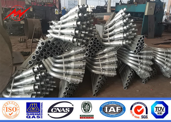 6m ソーラーストリートライトポール 90-100lm/W 亮度とIP65 保護