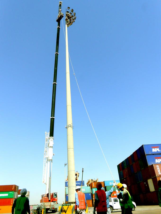 6-15m電流を通された鋼鉄高いマスト街灯柱、Dammanの海港のための屋外の街灯柱 1